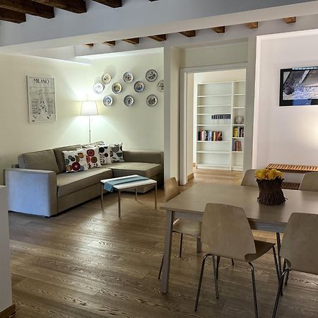 Joivy Cosy Ticinese Retreat 1-Bed Flat Near The Duomo Apartment Milano Ngoại thất bức ảnh