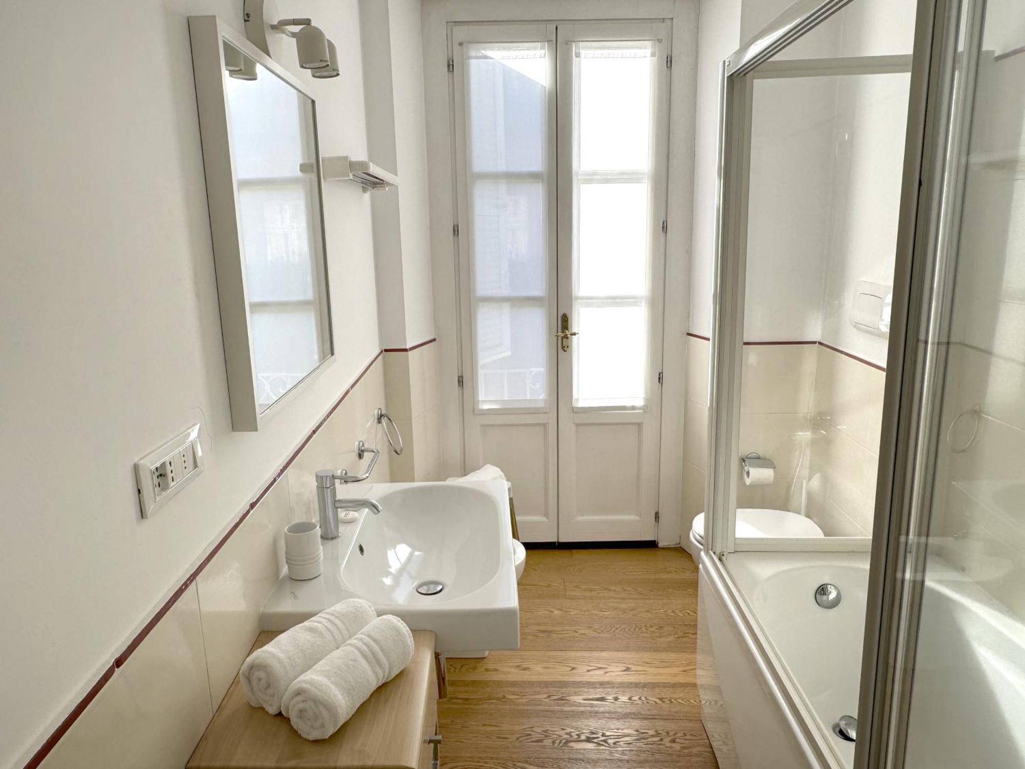 Joivy Cosy Ticinese Retreat 1-Bed Flat Near The Duomo Apartment Milano Ngoại thất bức ảnh