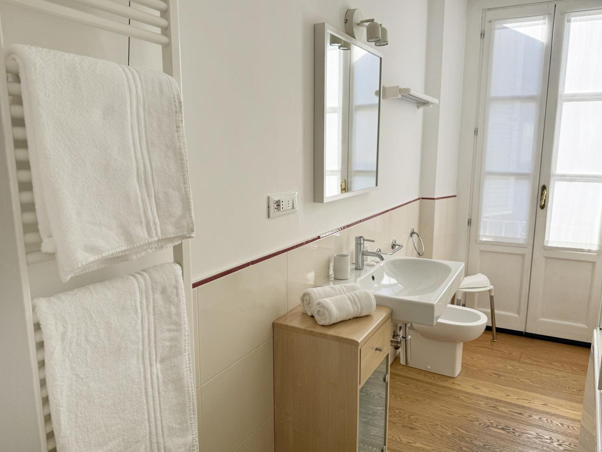 Joivy Cosy Ticinese Retreat 1-Bed Flat Near The Duomo Apartment Milano Ngoại thất bức ảnh